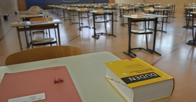 Ein Glckskfer und der Duden sind als Hilfsmittel beim Deutsch-Abitur erlaubt.   | Foto: Lauber