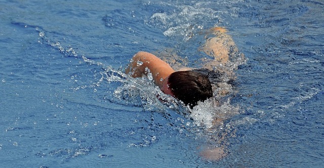 Ab Freitag kann man wieder ins Wasser springen.   | Foto: Sredniawa