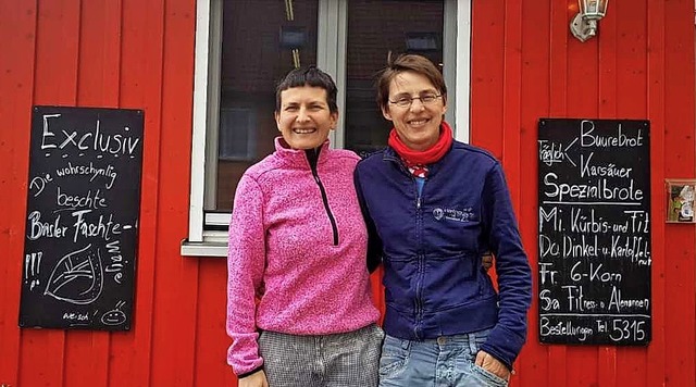 Ingrid (links) und Isabelle Mutter-Wilhelm vor ihrem Dorfldeli   | Foto: Alina Schneider