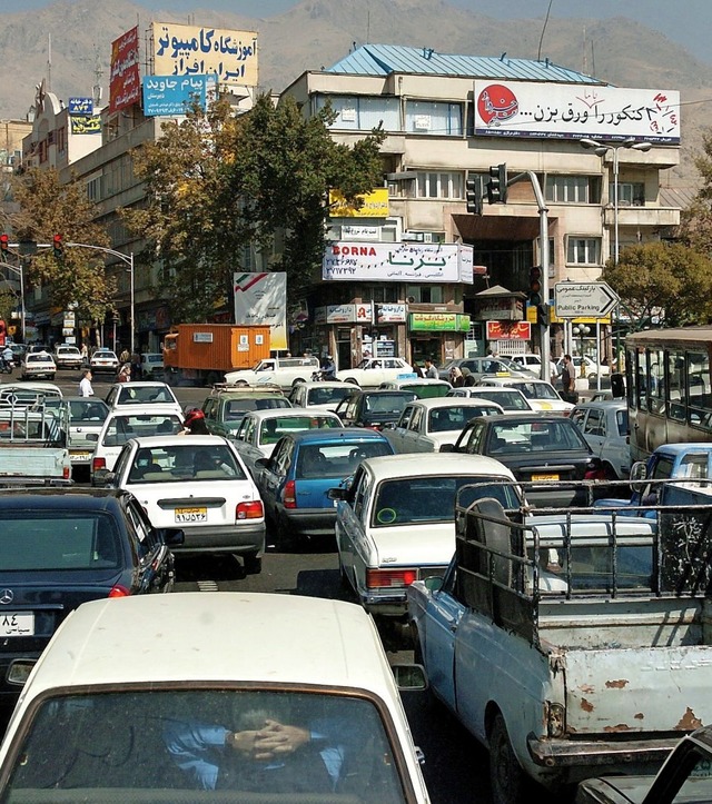 In der Millionenmetropole Teheran ist der Verkehr mitunter chaotisch.   | Foto: dpa