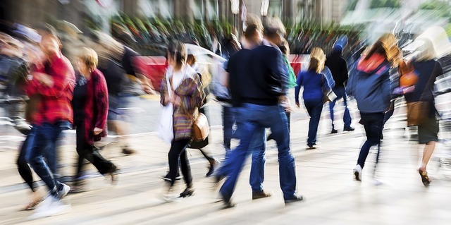 Immer stur geradeaus: Viele Menschen w...nicht um die Probleme anderer kmmern. 