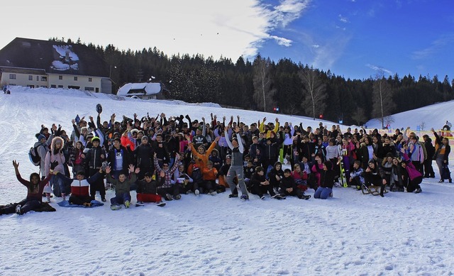 Gruppenfoto im Schnee: die Schler der Fritz-Boehle Werkrealschule  | Foto: Martin Haertwig