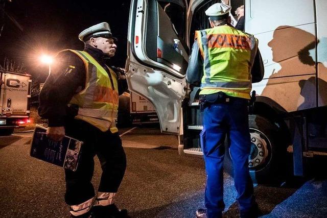 Das abendliche Wettrennen um Lkw-Parkpltze an der Autobahn