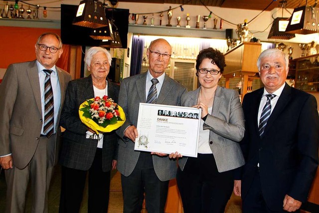 Einen ehrenvollen Tag hat der CDU-Orts...rsitzende Ewald Schaubrenner (rechts).  | Foto: Heidi Fel