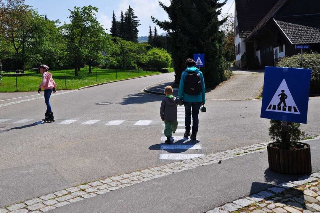 Der originellste Mai-Streich wurde in ...rastreifen und Fugngerbeschilderung.  | Foto: Rainer Ruther
