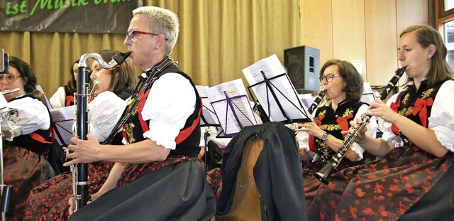 Applaus gab es auch fr Blserinnen des Musikvereins Bernau.   | Foto: Berger