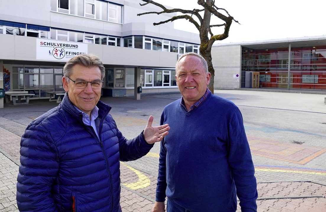 Der CDU-Fraktionssprecher Manfred Furt...Gebuden des Schulverbunds Lffingen.   | Foto: Martin Wunderle