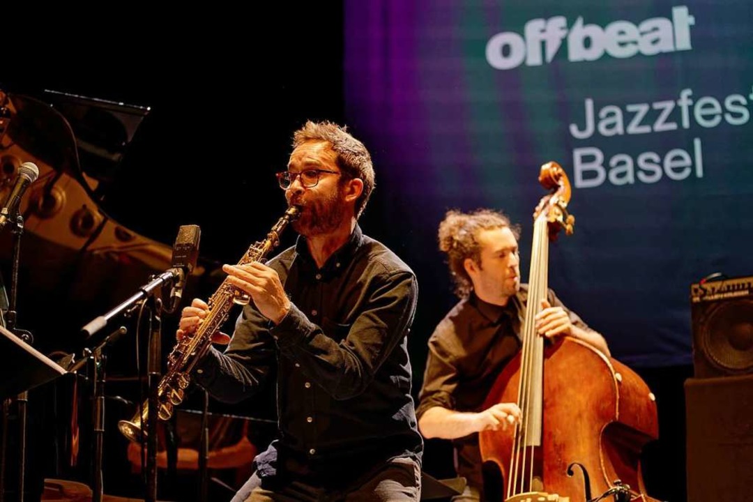 Émile Parisien (vorne)und Simon Tailleu beim Jazzfestival Basel  | Foto: Goffredo Loertscher