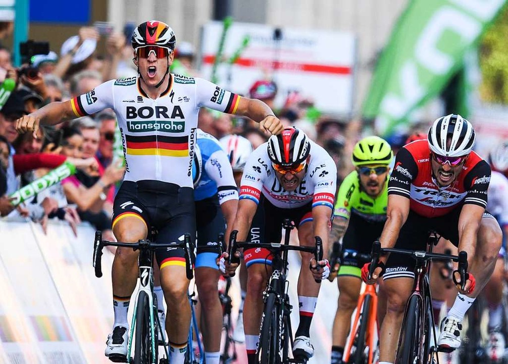Pascal Ackermann vom Team Bora-hansgro...schborn - Frankfurt an der Alten Oper.  | Foto: dpa