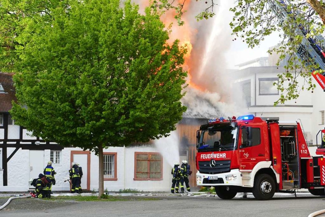 Nach Brand in Lörrach Polizei sucht Mann mit Einweggrill Lörrach