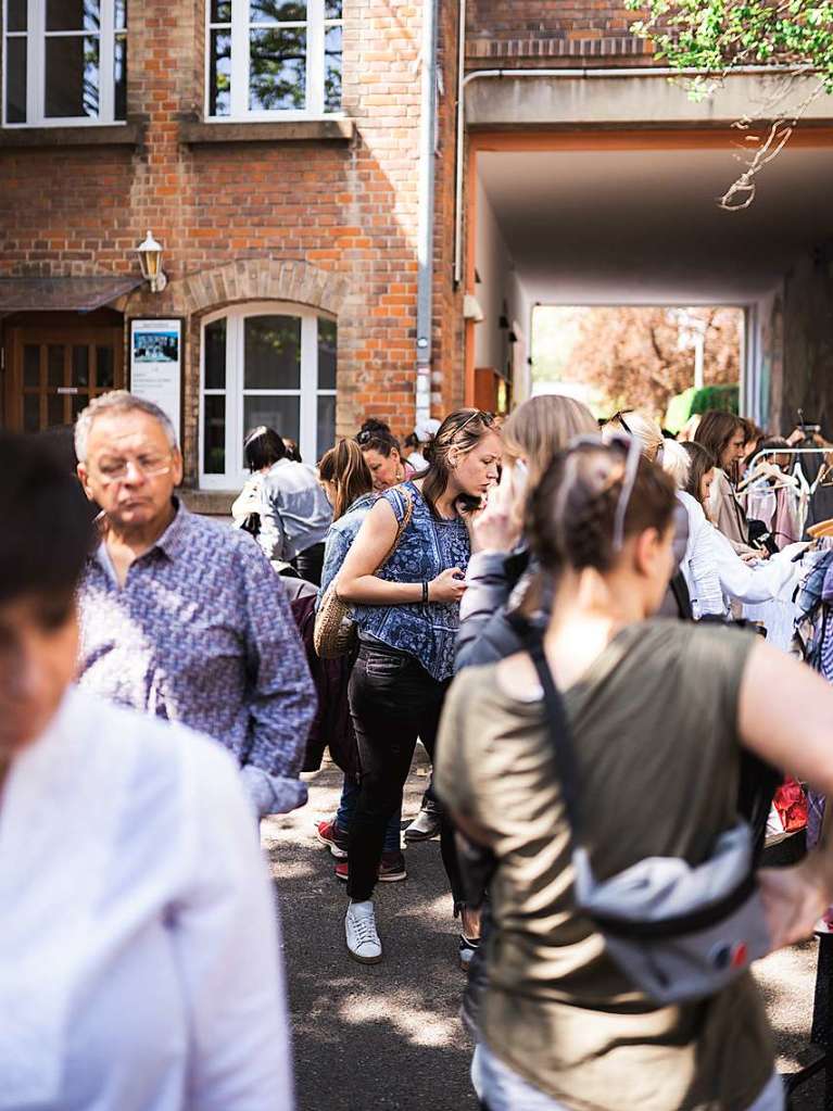 Sonnenschein, Eis und jede Menge Schnppchen: Der Frollein Flohmarkt fand in diesem Jahr im Hof der Fabrik statt.