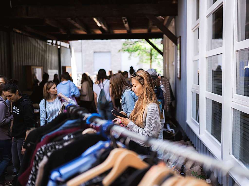 Sonnenschein, Eis und jede Menge Schnppchen: Der Frollein Flohmarkt fand in diesem Jahr im Hof der Fabrik statt.