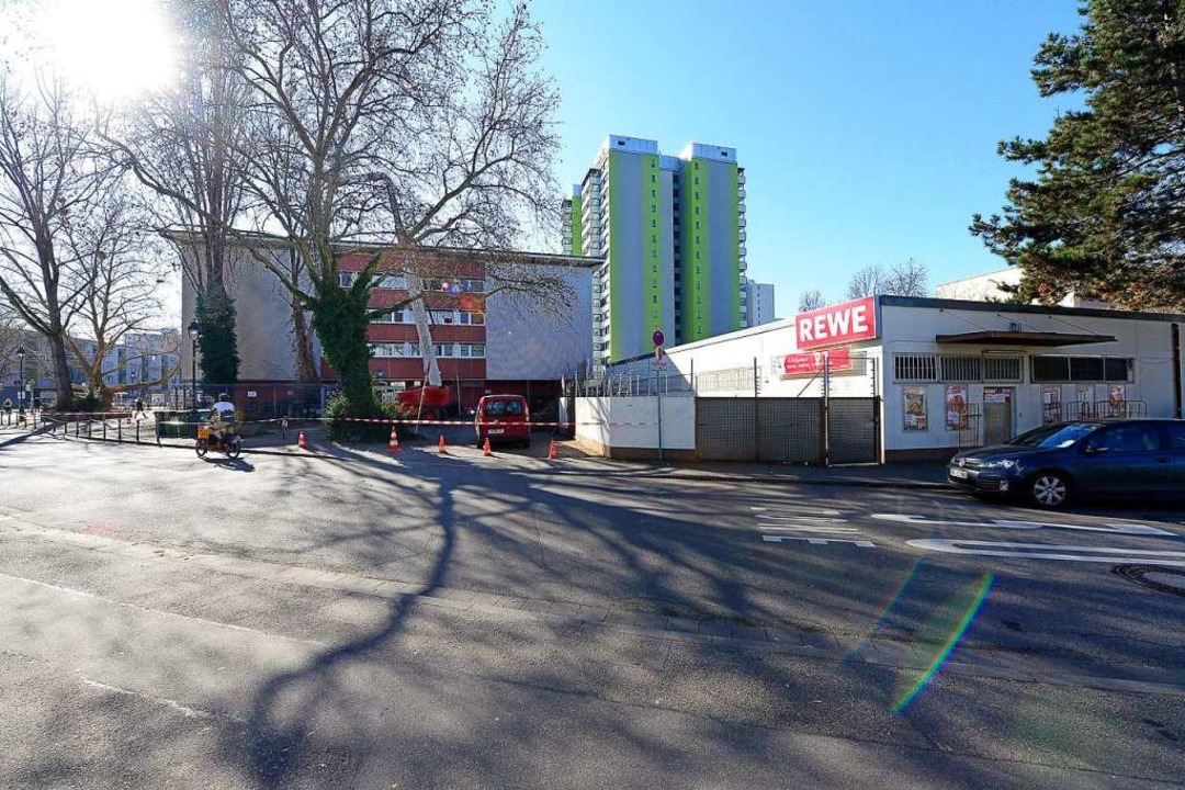 Der Rewe in der Bugginger Strae schliet Ende Juni (Archivbild).  | Foto: Ingo Schneider
