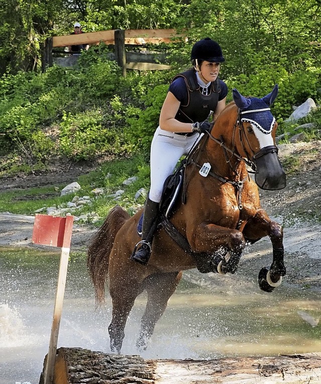 Beim Stilgelnderitt ging&#8217;s unte... und ber einen Baumstamm <ppp></ppp>,  | Foto: Jutta Geiger