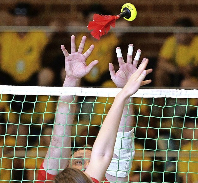 Indiaca ist ein Federball mit gelber S...chenende winkt die Weltcup-Teilnahme.   | Foto: Seeger