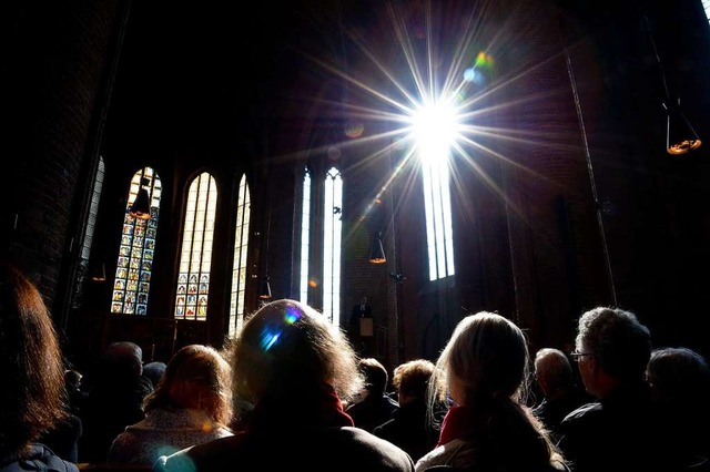 Die Zahl der Kirchenmitglieder sinkt s... nur noch an hohen Festtagen gefllt.   | Foto: DPA