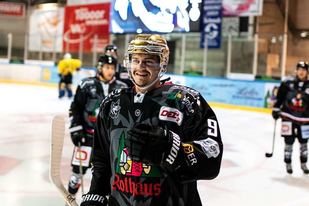 Topscorer Nikolas Linsenmaier verlängert seinen Vertrag beim EHC