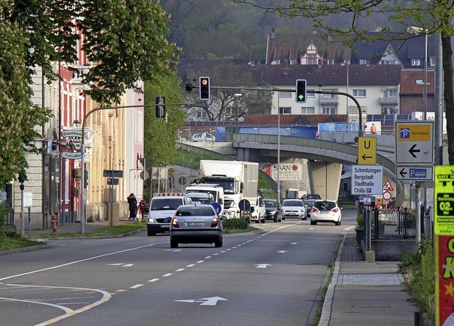 Wer aus Tiengen kommend in Waldshut Ri...ngert. Zu Staus kam es bisher nicht.   | Foto: Peter Rosa