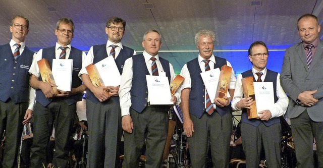 Beim Wunschkonzert des Musikvereins Ob...hrige Zugehrigkeit zum Verein geehrt.  | Foto: Christine Weirich