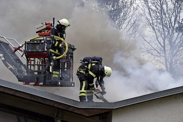 Drei Menschen bei Grobrand verletzt