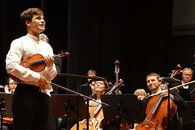 Als gefeierter Solist wurde Gregor Hn...chester Lrrach vom Publikum umjubelt.  | Foto: Roswitha Frey