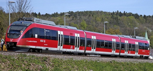 Ein Triebwagen der Hochrheinbahn  soll... Vorgeschmack auf die mobile Zukunft?   | Foto:  Focken