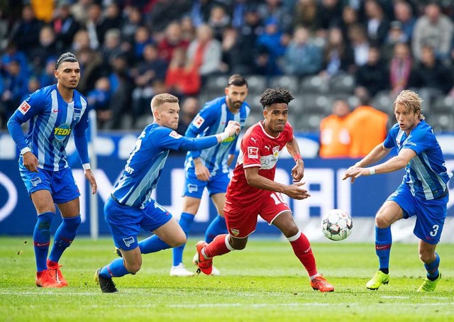 Didavi und der VfB verlieren und sorge...fr den Klassenerhalt des SC Freiburg.  | Foto: dpa