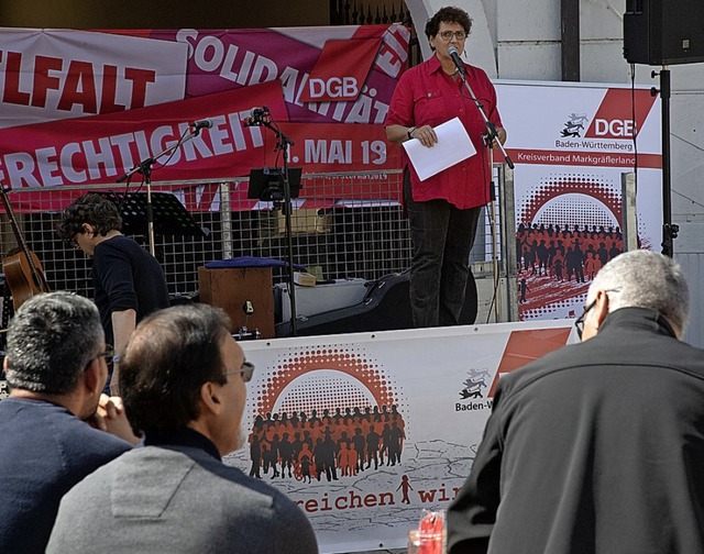 Claudia Mnig, DGB-Kreisvorsitzende,  ...am Tag der Arbeit fr die Europawahl.   | Foto:  Volker Mnch