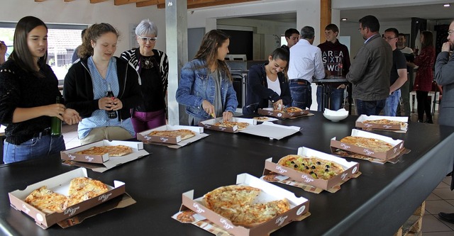 Politik und Pizza gab&#8217;s im Tenin...us &#8211; mit Infos zur Kommunalwahl.  | Foto: Annika Sindlinger