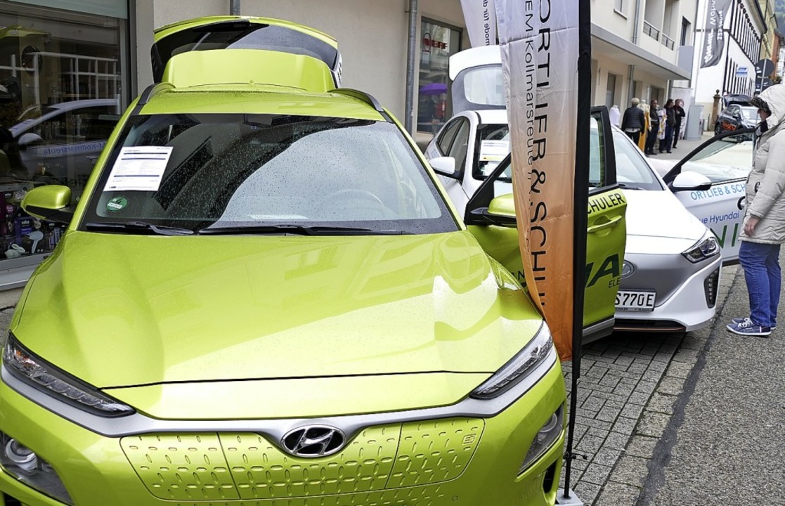 Elektromobile und andere moderne Fahrz...r dabei Hyundai, hier ein grner Kona.  | Foto: Sylvia  Sredniawa