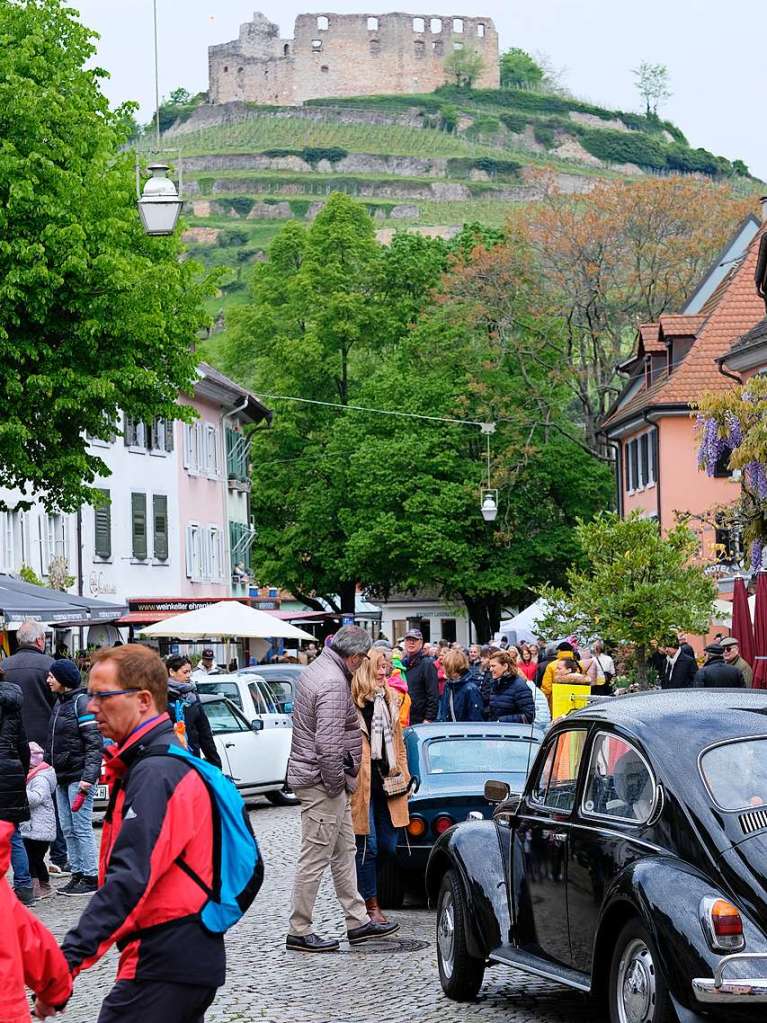 Die Wetterkapriolen konnten dem traditionellen Oldtimertag des Staufener Gewerbevereins wenig anhaben. Der ein oder andere Cabriofahrer fuhr sogar offen durch die Altstadt, in der Besucherandrang wie immer herrschte.