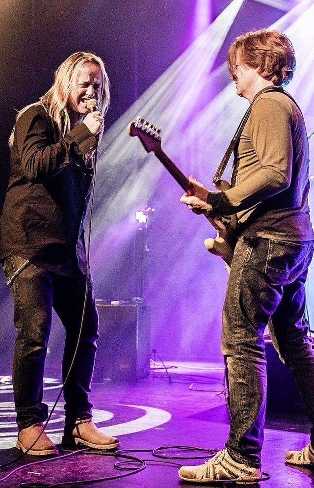 Rockrhre David Readmann im Dialog mit Gitarrenmeister Thomas Blug.   | Foto: asth