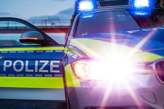 Polizei stoppt Dsseldorfer Ultras auf Autobahn und sucht jetzt Zeugen der Schlgerei mit SC-Ultras