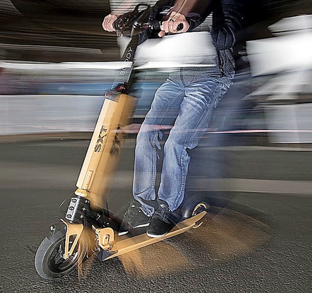 Schnell unterwegs mit einem E-Scooter   | Foto: dpa