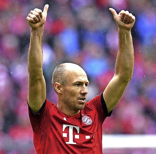 Arjen Robben lsst die Arena beben.   | Foto: AFP