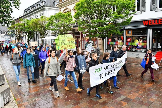 Der Demonstrationszug beim Klimastreik streifte durch die ganze Innenstadt.  | Foto: Barbara Ruda