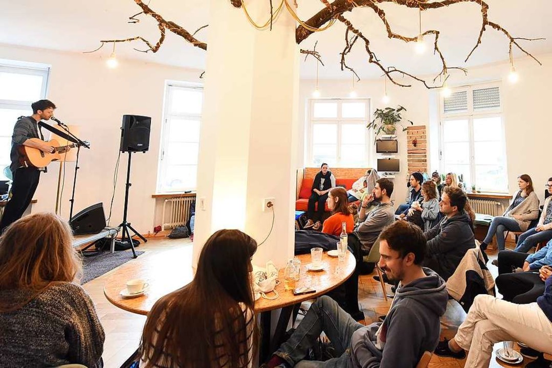 Zwangloses informieren ber Politik: Das ging am Samstag im Caf Pow.  | Foto: Rita Eggstein
