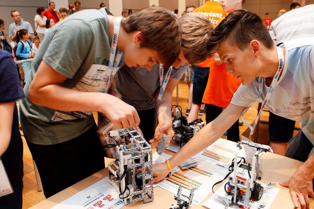 Schüler schicken Roboter ins Rennen Word Robot Olympiad in Waldkirch
