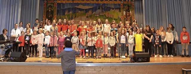 Mit einem gemeinsamen Abschlusslied un...ndeten die jungen Snger das Konzert.   | Foto: Christiane Sahli