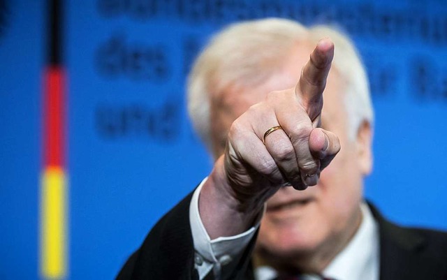 Bundesinnenminister Horst Seehofer hat...ehrehe bei Einbrgerungen angekndigt.  | Foto: dpa