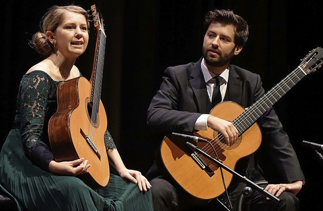 Julia Zielinski und Christian Zielinsk...wunderbar harmonierendes Gitarrenduo.   | Foto: Roswitha Frey