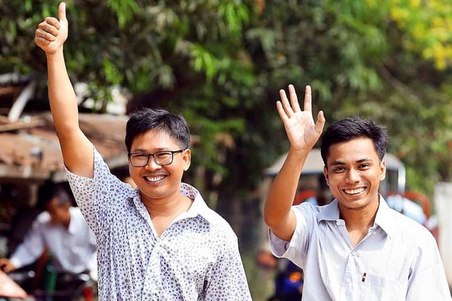Wieder frei: Wa Lone und Kyaw Soe Oo.  | Foto: AFP
