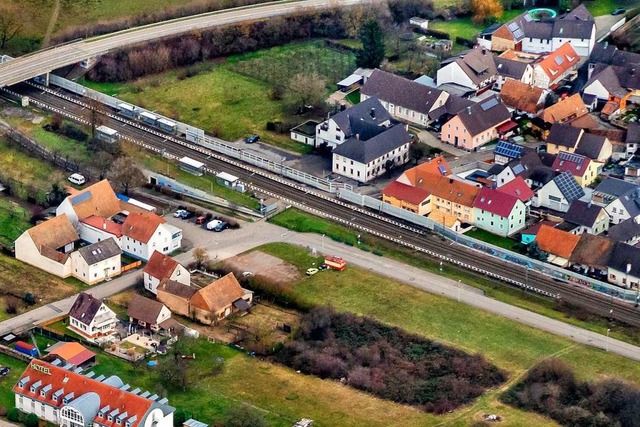 Der Bahnhalt Ringsheim. Nrdlich (link...d  soll die Toilettenanlage entstehen.  | Foto: Martin Bildstein copyright