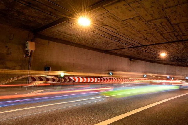 Jeweils eine Rhre des B31-Tunnel werd... und Mittwoch auf Donnerstag gesperrt.  | Foto: Thomas Kunz