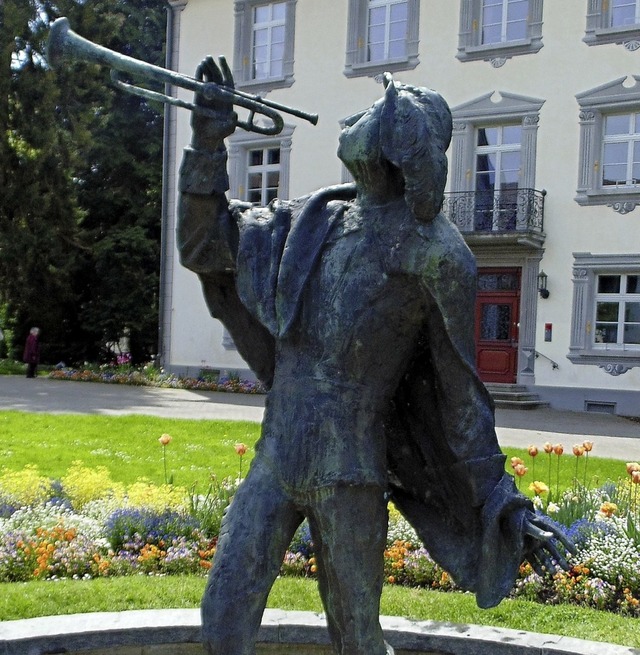 Die Trompeter-Statue von Josef Henselm...r dem Schloss Schnau in Bad Sckingen  | Foto: Michael Gottstein