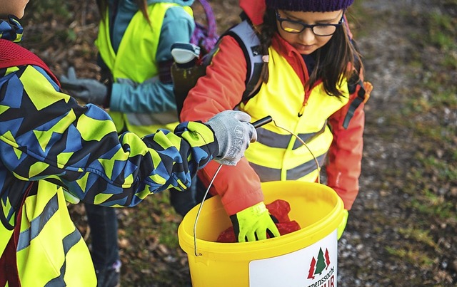 In St. Mrgen packten auch viele klein...i der Waldputzete tatkrftig  mit an.   | Foto: HTG