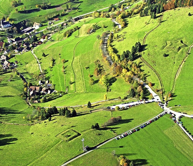 Die Passhhe Hau in Blickrichtung Nord...aus der  Luft sehr gut sichtbar sind.   | Foto: Erich Meyer