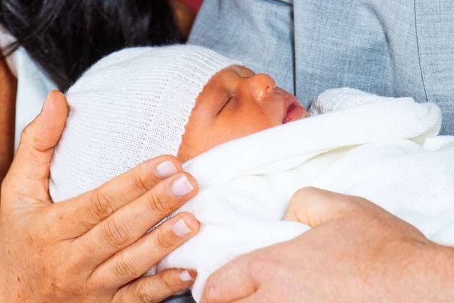 Der noch namenlose Sohn wurde am Montag geboren.  | Foto: AFP