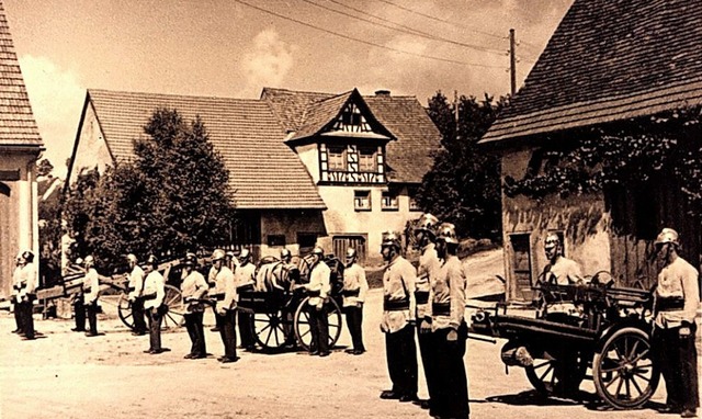 Eine historische Aufnahme der Feuerwehr Bachheim.   | Foto: Karla Scherer