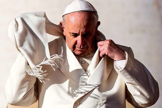 Franziskus ffnet die katholische  Kirche vorsichtig fr Reformen.   | Foto: dpa